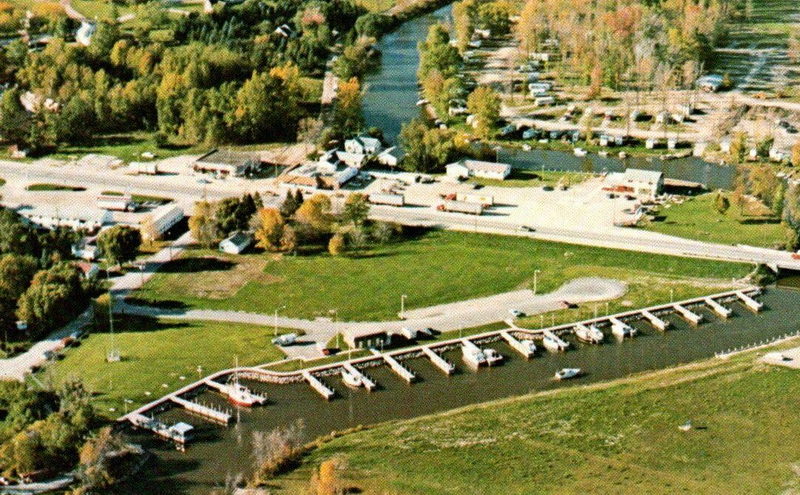Lutzs Truck Stop and Motel (Brissettes Restaurant) - Vintage Postcard (newer photo)